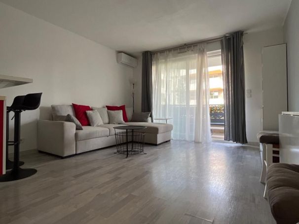 A louer APPARTEMENT T2 41 M2 TERRASSE BORD DE MER VILLENEUVE LOUBET