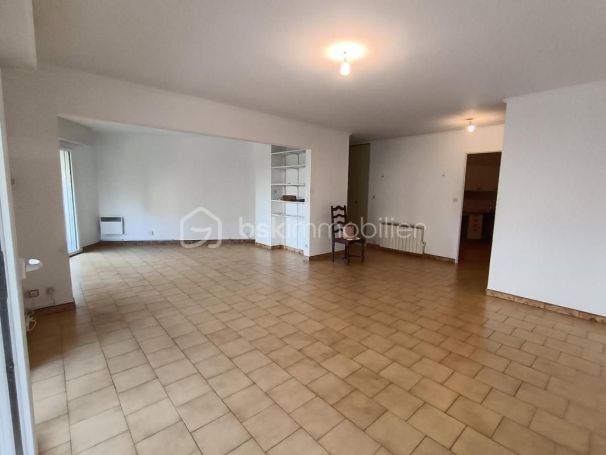 A louer APPARTEMENT T3 87 M2  LA VALETTE DU VAR