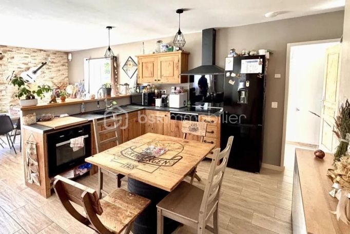 A louer MAISON  4 PIECES 87 M2  AIGUEZE