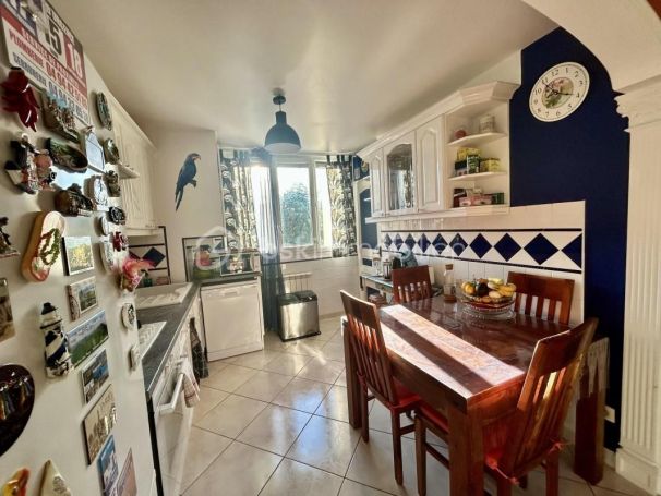 A louer APPARTEMENT T3 65 M2 BORD DE MER LA SEYNE SUR MER