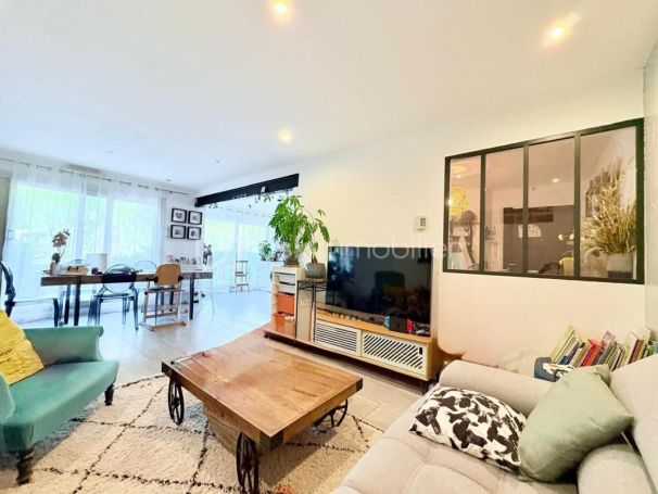 A louer APPARTEMENT T3 85 M2 TERRASSE  VENCE