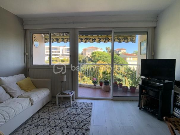 A louer STUDIO  32 M2 BORD DE MER CANNES