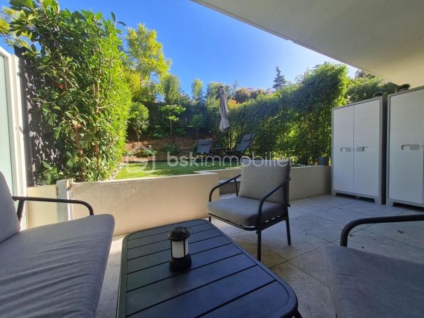 A louer STUDIO  26 M2 TERRASSE BORD DE MER NICE