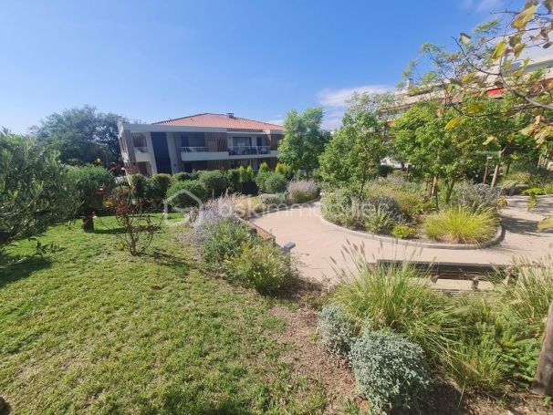 A louer STUDIO  26 M2 TERRASSE BORD DE MER NICE