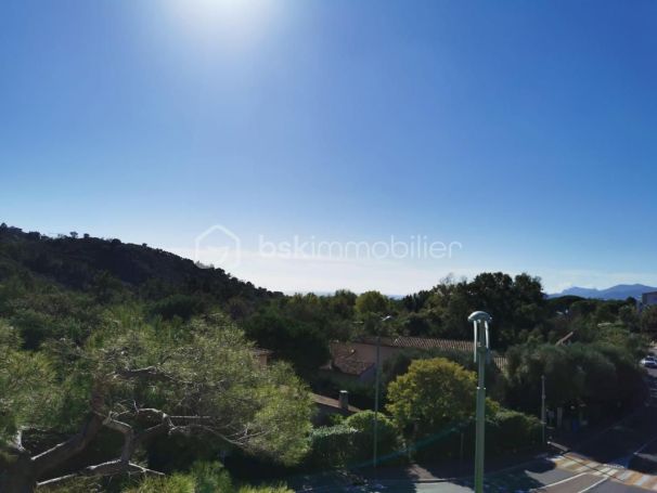 A louer APPARTEMENT T4 76 M2 TERRASSE VUE MER LE CANNET