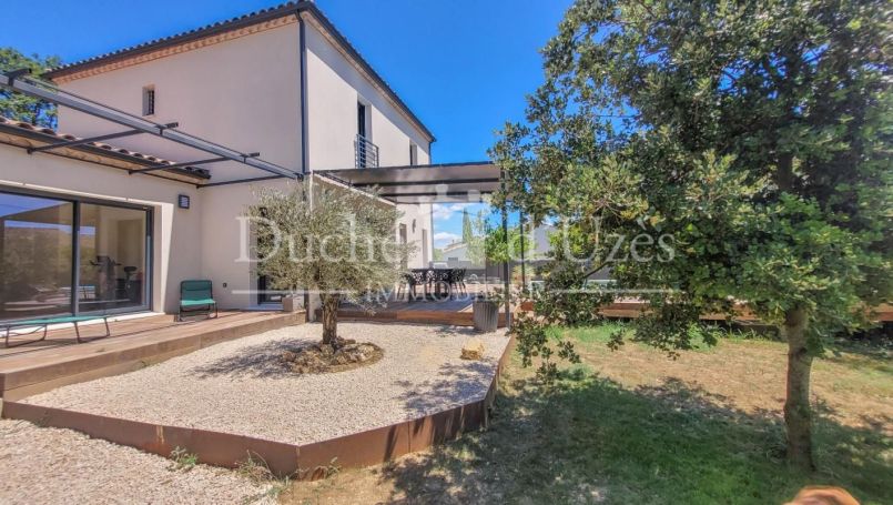 A louer MAISON  5 PIECES 133 M2  UZES