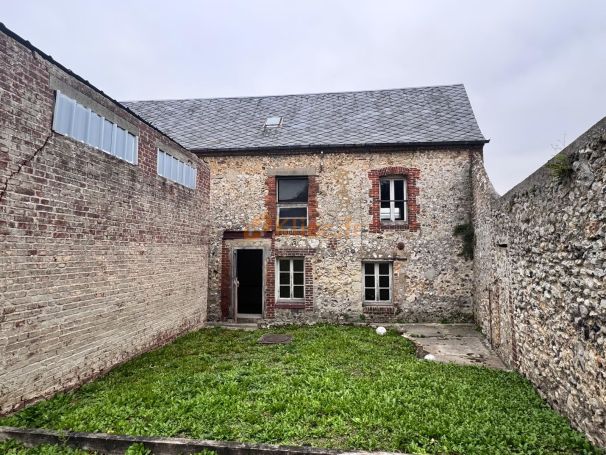 A vendre IMMEUBLE 250 m² CENTRE VILLE FECAM