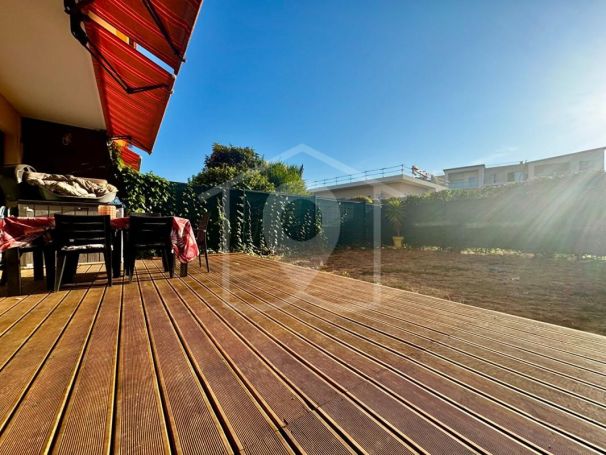 A louer APPARTEMENT DE PRESTIGE T3 70 M2 TERRASSE BORD DE MER ANTIBES