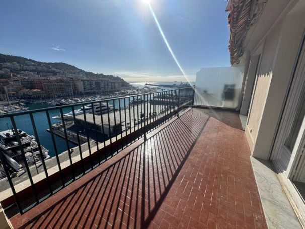 A louer APPARTEMENT DE PRESTIGE T2 58 M2 TERRASSE BORD DE MER NICE