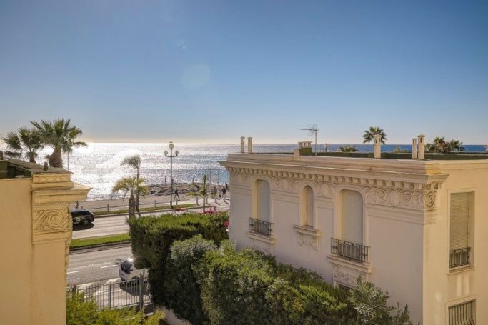 A louer APPARTEMENT DE PRESTIGE T3 60 M2 BORD DE MER NICE
