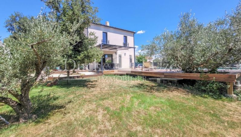 A louer MAISON  5 PIECES 133 M2  UZES