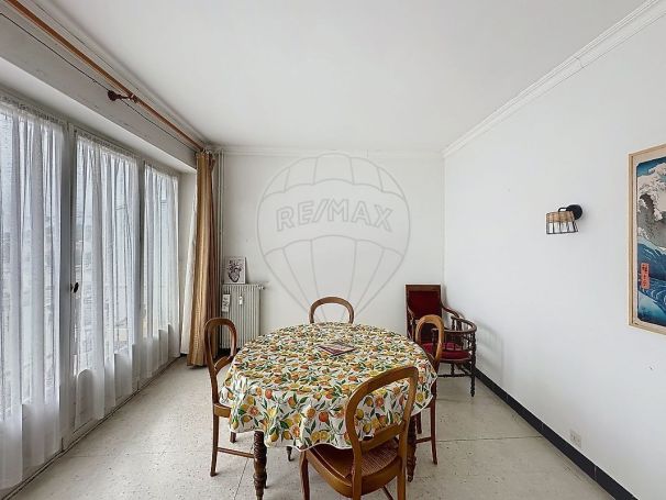 A louer APPARTEMENT T4 76 M2  NIMES