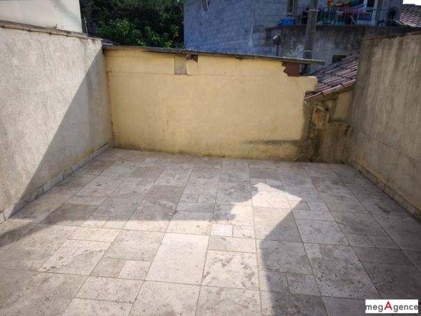 A louer STUDIO  22 M2 TERRASSE PLAGE à PIED SIX FOURS LES PLAGES