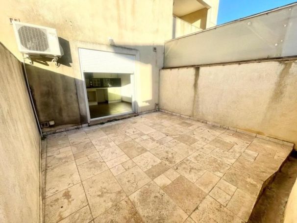 A louer STUDIO  22 M2 TERRASSE PLAGE à PIED SIX FOURS LES PLAGES