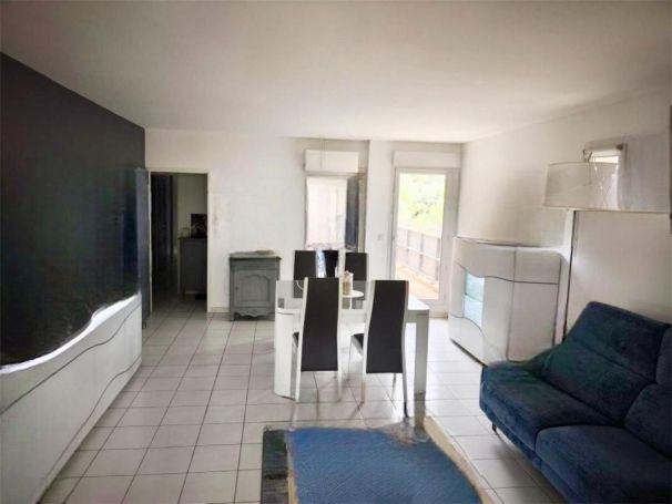 A louer APPARTEMENT T4 83 M2 TERRASSE BORD DE MER SIX FOURS LES PLAGES