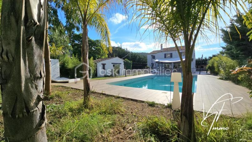 A louer MAISON  CONTEMPORAINE BORD DE MER SIX FOURS LES PLAGES