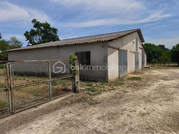 A vendre LOFT  3 PIECES 315 M2  SAINT MEDARD DE GUIZIERES