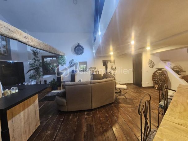 A louer LOFT  7 PIECES 160 M2  BRIGNOLES