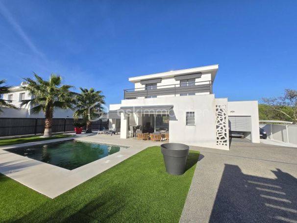 A louer MAISON  CONTEMPORAINE BORD DE MER PUGET SUR ARGENS