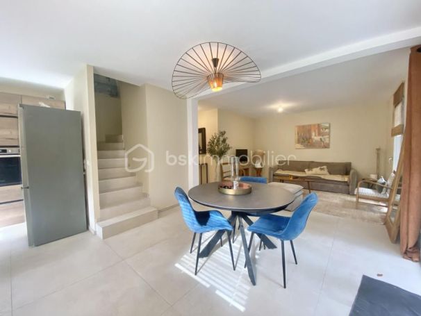 A louer MAISON  CONTEMPORAINE BORD DE MER SIX FOURS LES PLAGES