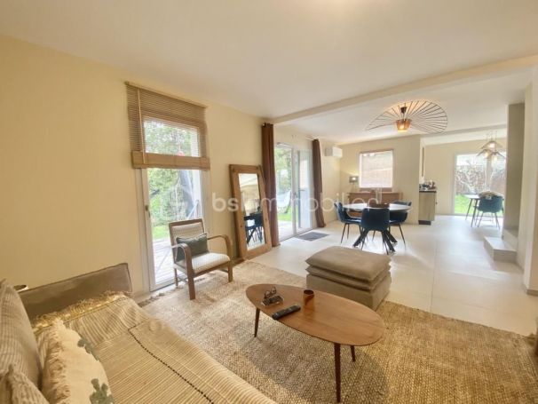 A louer MAISON  CONTEMPORAINE BORD DE MER SIX FOURS LES PLAGES