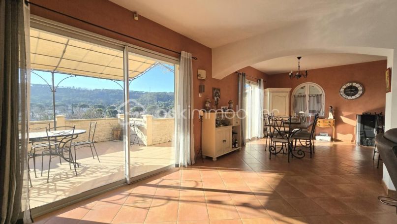 A louer MAISON  6 PIECES 156 M2  BAGNOLS SUR CEZE