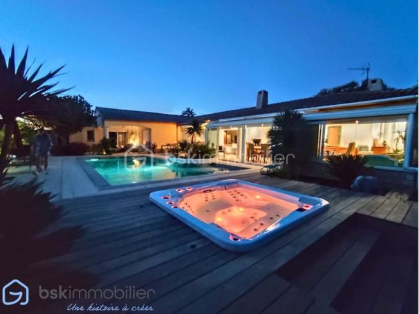 A louer MAISON  6 PIECES 237 M2 BORD DE MER LATTES