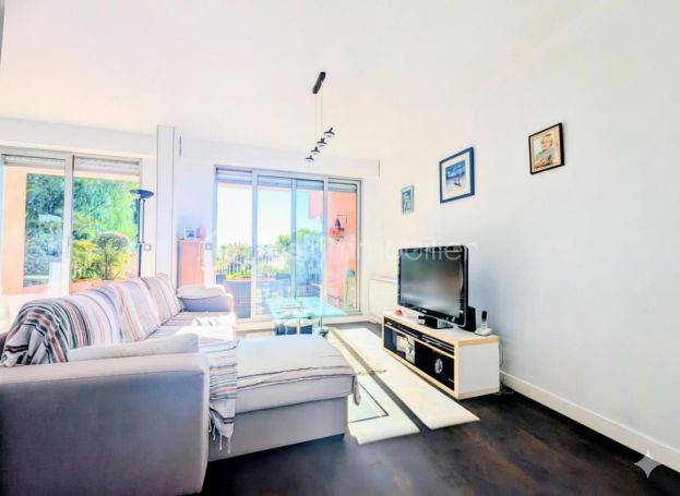 A louer APPARTEMENT T4 90 M2 TERRASSE BORD DE MER NICE