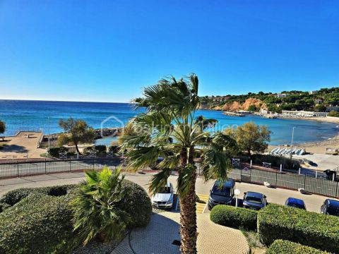 A louer APPARTEMENT DE PRESTIGE T3 89 M2 TERRASSE PIEDS DANS L'EAU CARRY LE ROUET