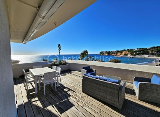 A louer APPARTEMENT DE PRESTIGE T3 90 M2 TERRASSE PIEDS DANS L'EAU CARRY LE ROUET