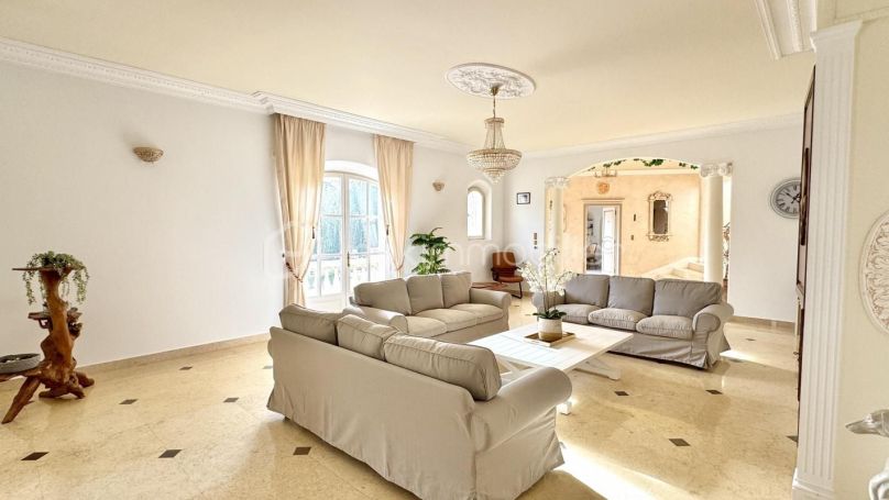 A vendre MAISON  11 PIECES 420 M2  SAINT REMY DE PROVENCE