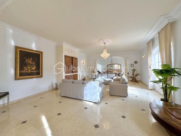 A vendre MAISON  11 PIECES 420 M2  SAINT REMY DE PROVENCE