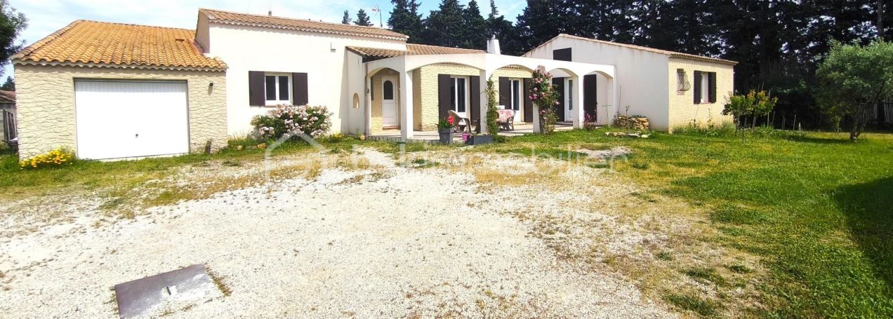 A louer MAISON  7 PIECES 192 M2 BORD DE MER SENAS