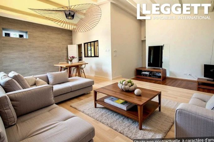 A louer MAISON  7 PIECES 176 M2  BAGNOLS SUR CEZE