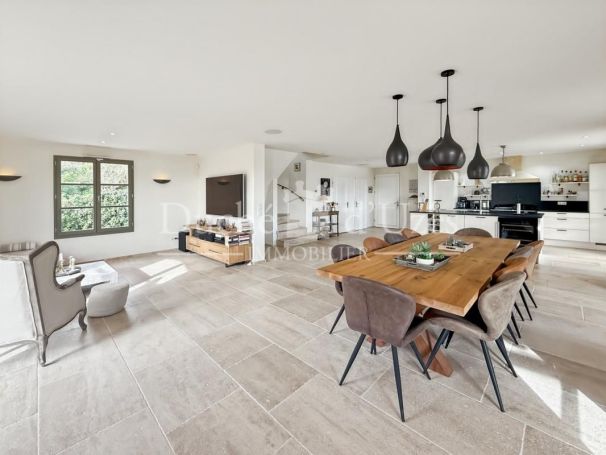 A vendre MAISON  5 PIECES 158 M2  UZES