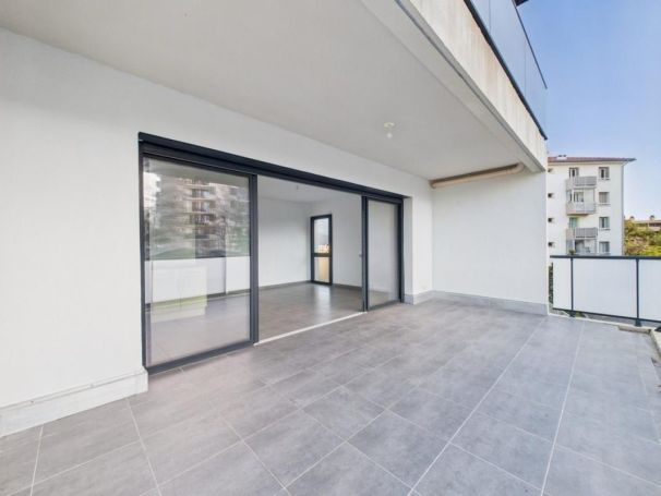 A louer APPARTEMENT T2 40 M2 TERRASSE BORD DE MER AJACCIO