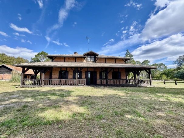A louer MAISON  DE MAîTRE  ESCOURCE