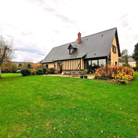 A louer MAISON  D'ARCHITECTE  SAINT NICOLAS D ALIERMONT Commerce et commodités