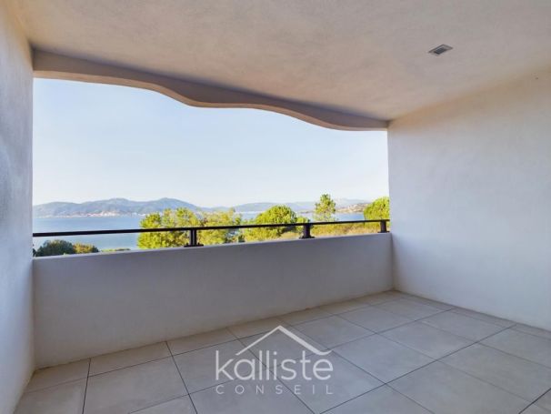A louer APPARTEMENT T2 42 M2 TERRASSE PIEDS DANS L'EAU PIETROSELLA