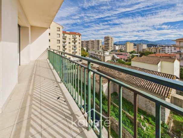A louer APPARTEMENT T3 65 M2 BORD DE MER AJACCIO