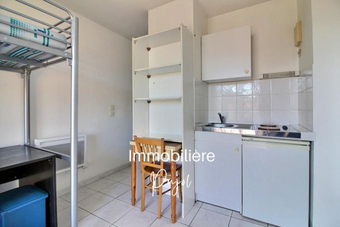 A vendre Studio avec balcon secteur Timone proche Ã©curies 13005 Marseille