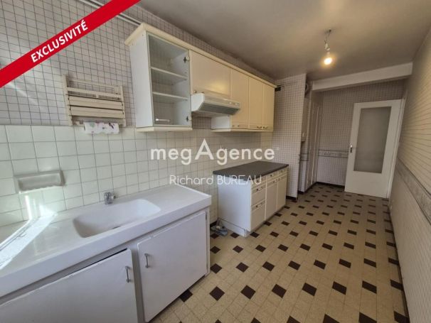 A louer APPARTEMENT T3 65 M2 BORD DE MER TOULON