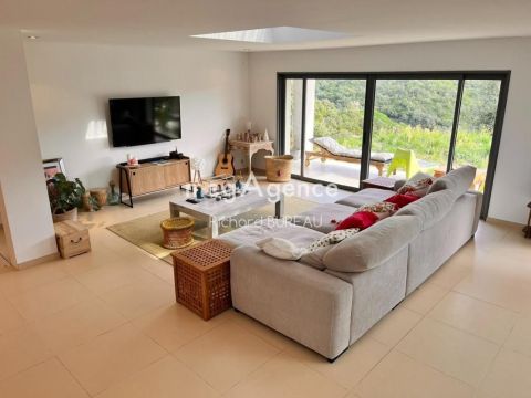 A louer MAISON D'ARCHITECTE BORD DE MER LA LONDE LES MAURES