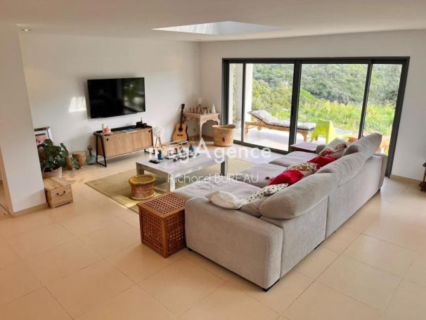 A louer MAISON  D'ARCHITECTE BORD DE MER LA LONDE LES MAURES