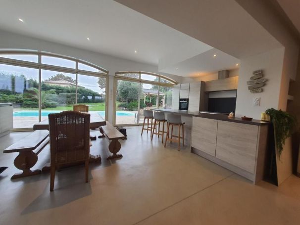 A louer MAISON  CONTEMPORAINE BORD DE MER AMBARES ET LAGRAVE