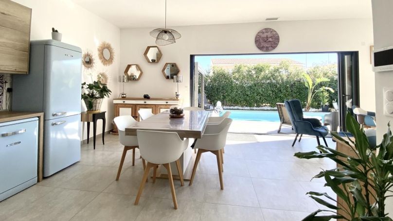 MAISON  CONTEMPORAINE  NISSAN LEZ ENSERUNE