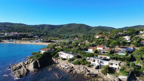 A vendre MAISON 5 PIECES 90 M2 PIEDS DANS L'EAU SAINT AYGULF