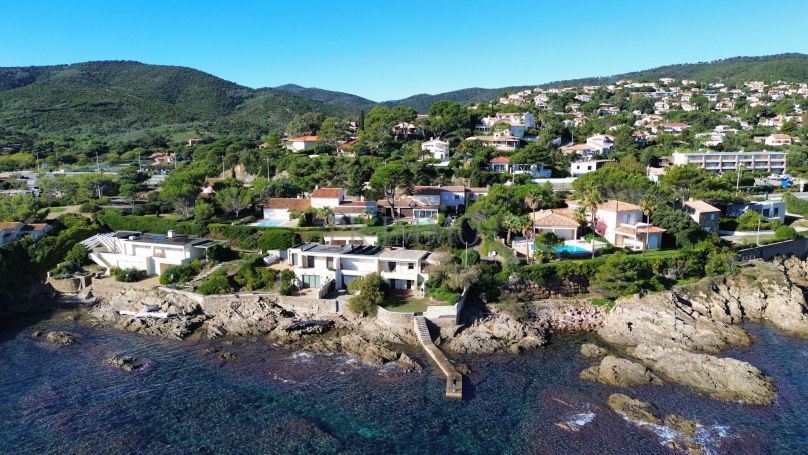 A vendre MAISON  5 PIECES 90 M2 PIEDS DANS L'EAU SAINT AYGULF