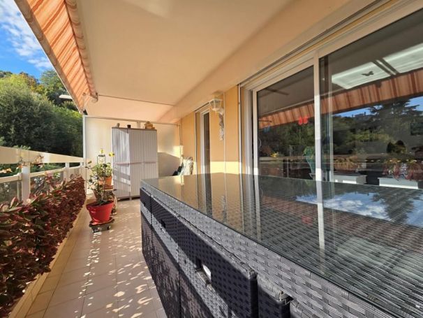 A louer APPARTEMENT DE PRESTIGE T4 83 M2 TERRASSE BORD DE MER CROS DE CAGNES