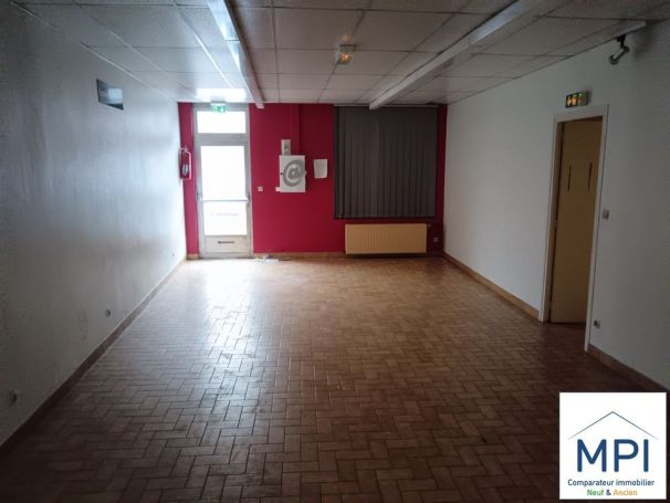 A louer APPARTEMENT T5 175 M2  VENDIN LE VIEIL